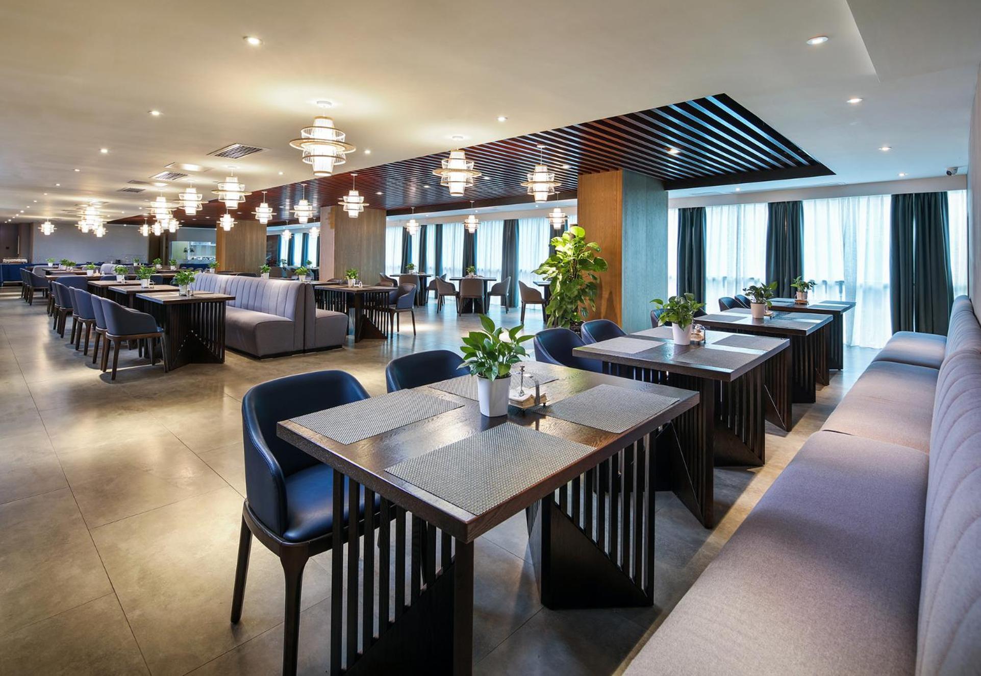 Mehood Lestie International Hotel Nancun Wanbo Metro Station Branch - Free Shuttle Bus To Canton Fair Complex During Canton Fair Period & Free Breakfast & Free Afternoon Tea & Free Midnight Snack & Free Vpn Internet Access Exterior foto